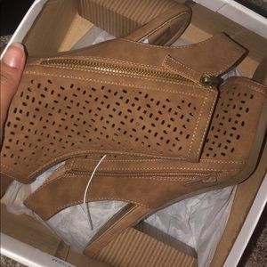 Brand new brown booties/heels